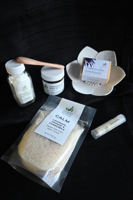 Lavender Gift Bath Collection Boxed Set contents 1