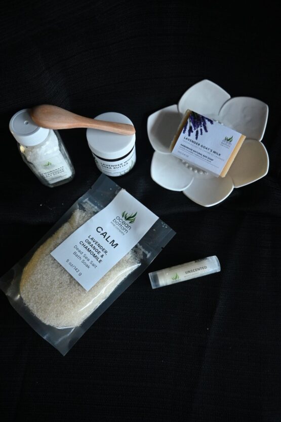 Lavender Gift Bath Collection Boxed Set contents